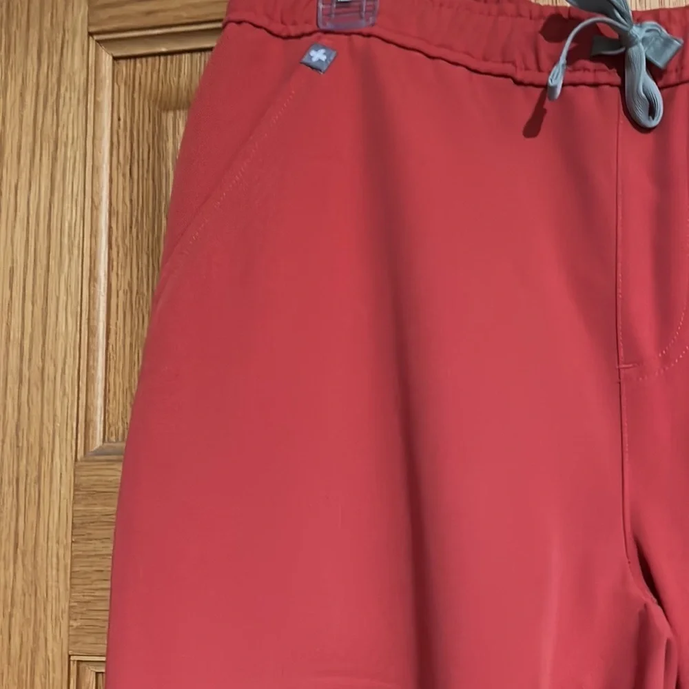 Men’s Figs Tansen Jogger Scrub Pants in Clay | Size M Tall